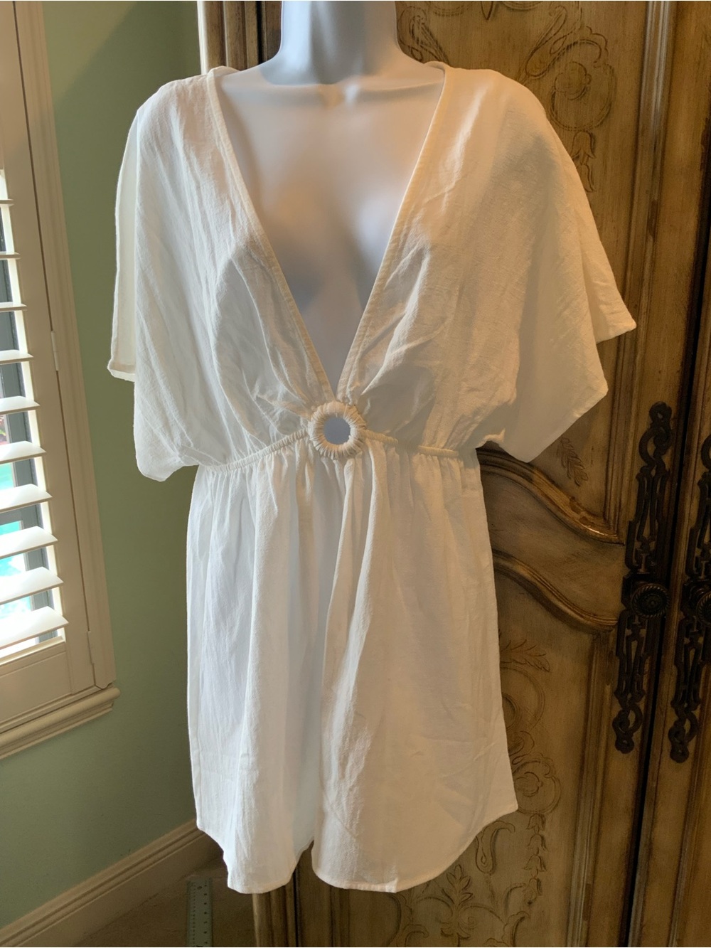 Ocean Drive White Deep V Beach Cover-Up with Ring Detail Lightweight Size Medium